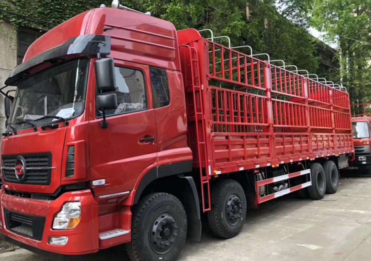 <9.6�׸ߙ�܇>����܇�ͣ��ߴ磺�L(zh��ng)9.6�ס���2.3�ס���2.7��