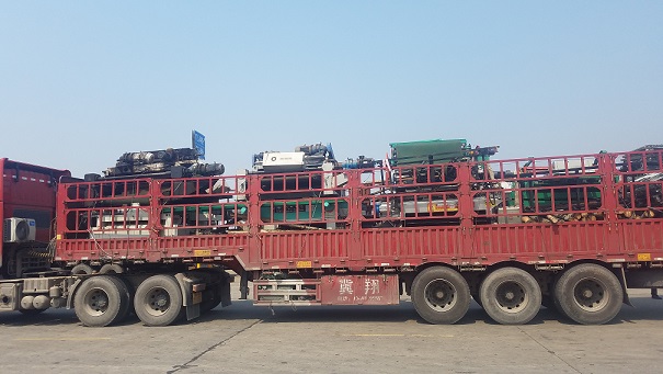 株洲林業(yè)機(jī)械設(shè)備運輸至云南昆明博遠(yuǎn)物流專車專送貨物捆綁固定牢靠運輸過程包裝不破損.jpg 株洲林業(yè)機(jī)械設(shè)備運輸至云南昆明博遠(yuǎn)物流專車專送貨物捆綁固定牢靠運輸過程包裝不破損.jpg