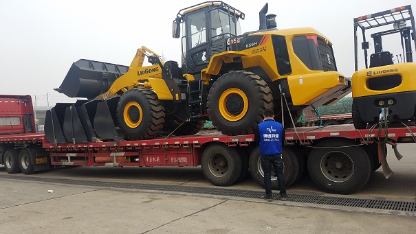 單次運(yùn)輸保險(xiǎn)保額可超千萬各種車型車輛裝卸設(shè)備隨時(shí)待命.jpg 單次運(yùn)輸保險(xiǎn)保額可超千萬各種車型車輛裝卸設(shè)備隨時(shí)待命.jpg