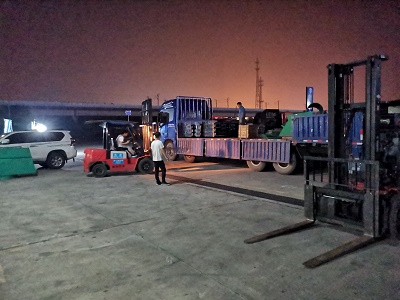 連夜卸貨1.jpg 連夜卸貨1.jpg