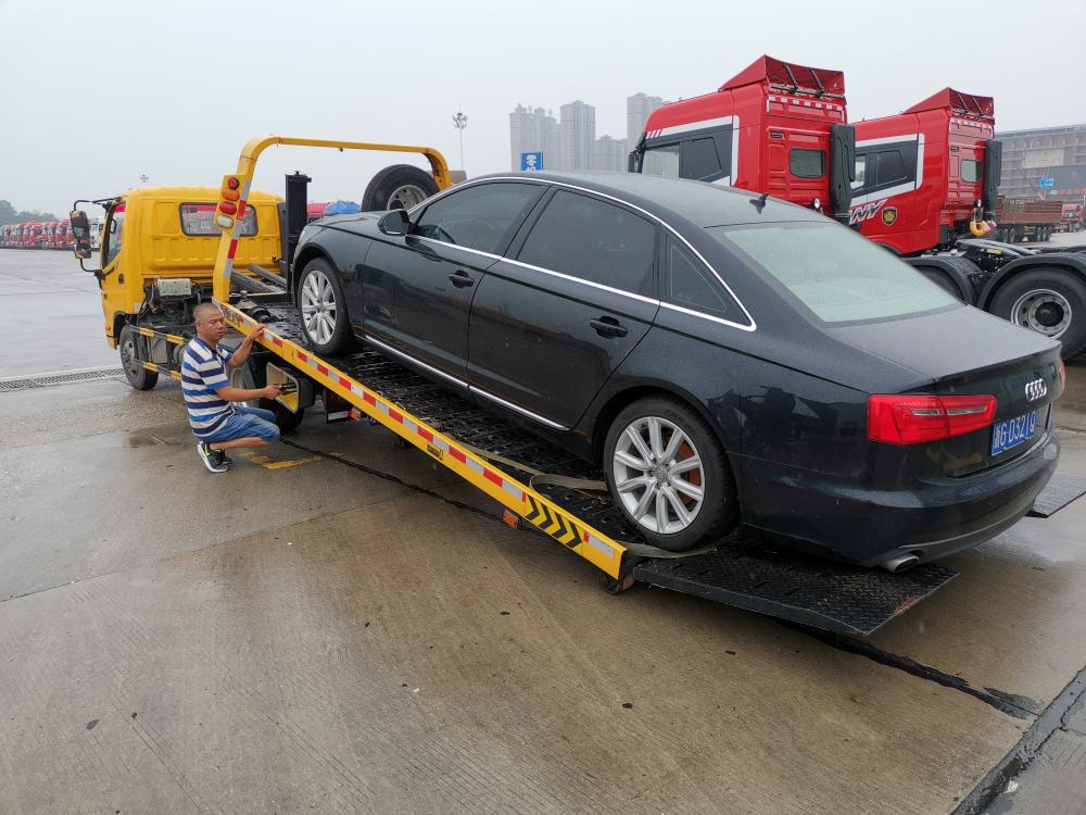 轎車托運(yùn)2.jpg 轎車托運(yùn)2.jpg